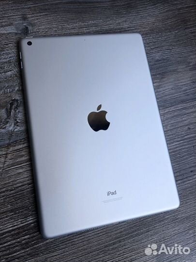 Планшет Apple iPad 10.2 64GB