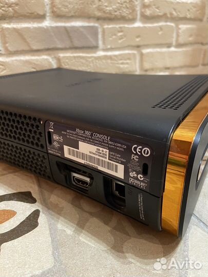 Xbox360, геймпад, 2 блока питания и набор лиц. игр