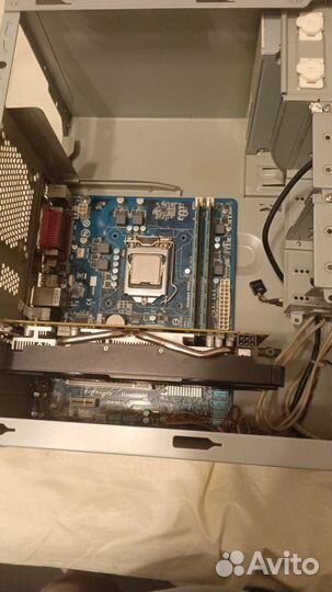 Материнская плата с процессором и памятью