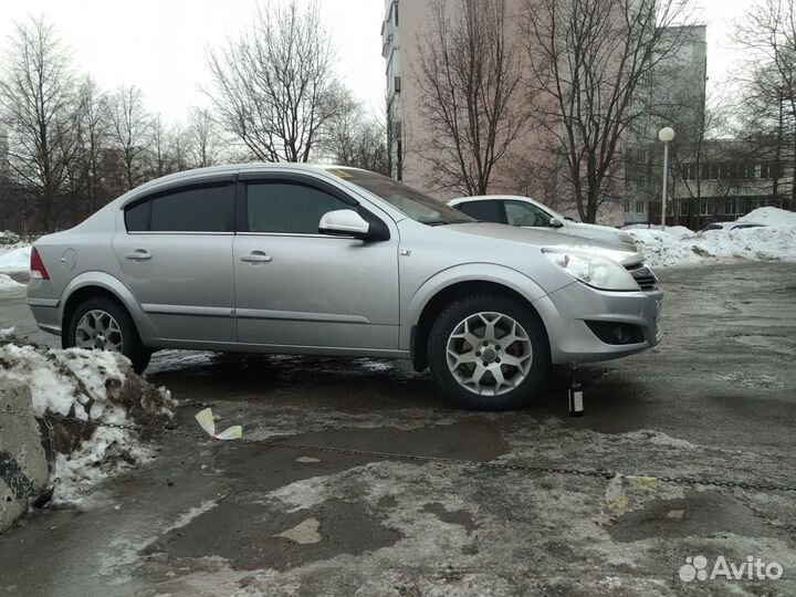 Opel Astra 1.8 AT, 2011, 167 000 км