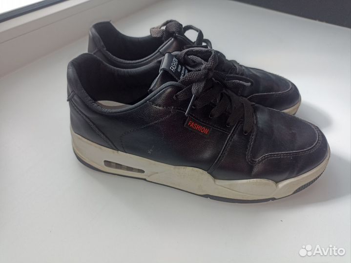 Демисезонные кроссовки размер 38