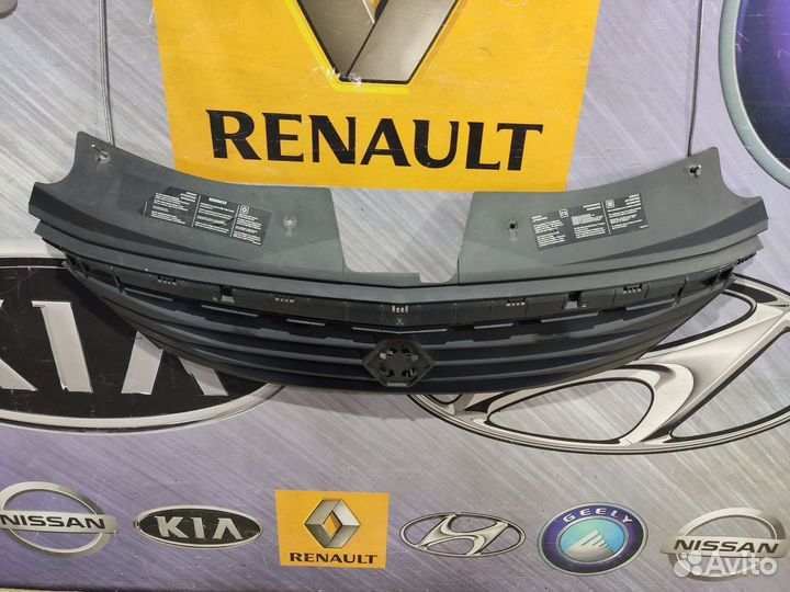 Решетка радиатора Renault logan