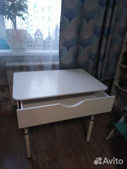 Стол детский регулируемый