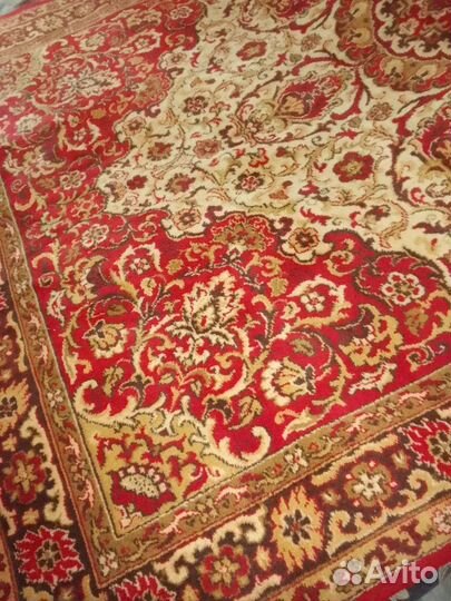 Продам ковры СССР почти новые.висели на стене