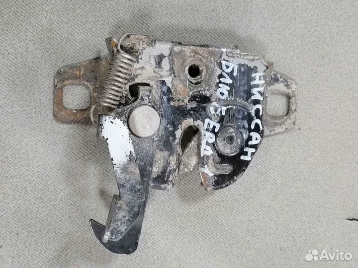 Замок капота Nissan Bluebird 1983-1990