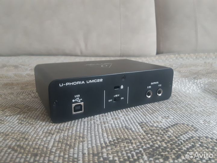 Внешний аудиоинтерфейс behringer UMC22