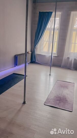 Аренда танцевального зала с пилонами