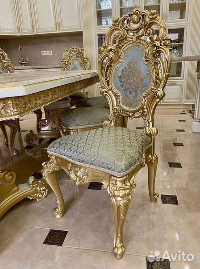 Кухонный стол и стулья комплект