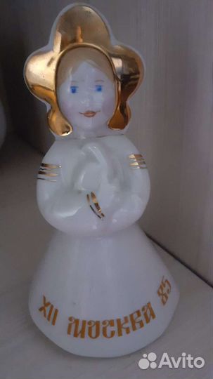 Статуэтка Девушка с голубем