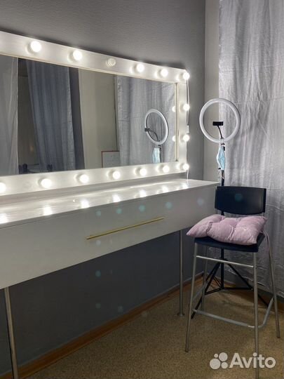 Гримерное зеркало со столом