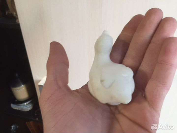 Утка из камня фигурка