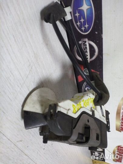 Замок боковой двери передний левый Peugeot 308