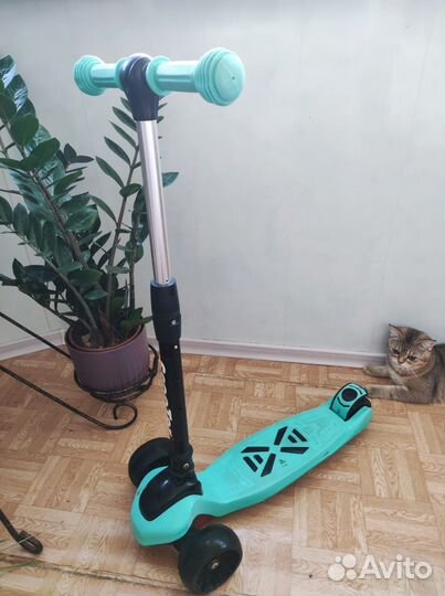 Самокат трехколесный
