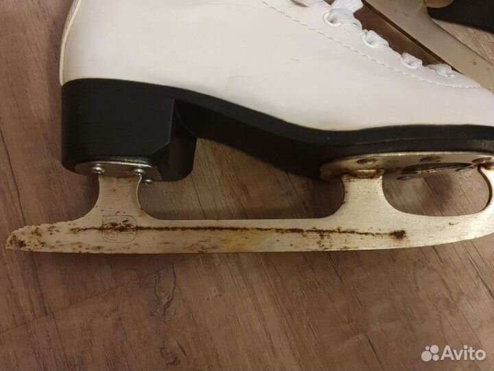 Коньки фигурные 38 и 33 размер