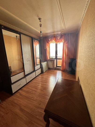 4-к. квартира, 82 м², 8/10 эт.