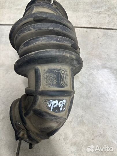 Патрубок воздушного фильтра Ford Focus седан sida