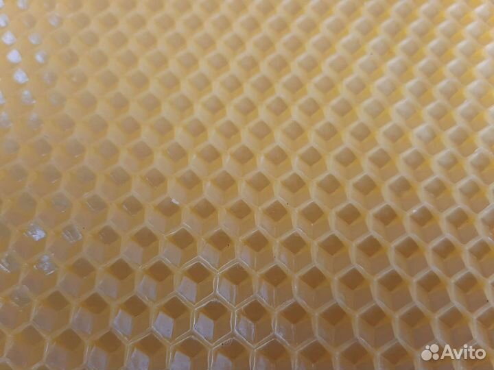 Вощина новая и воск