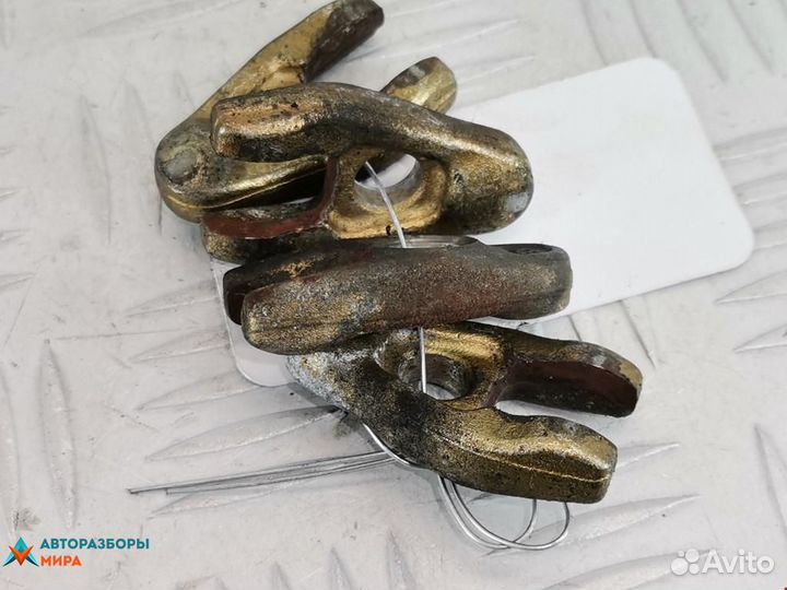 Крепление форсунки Mitsubishi Carisma рест. 2003