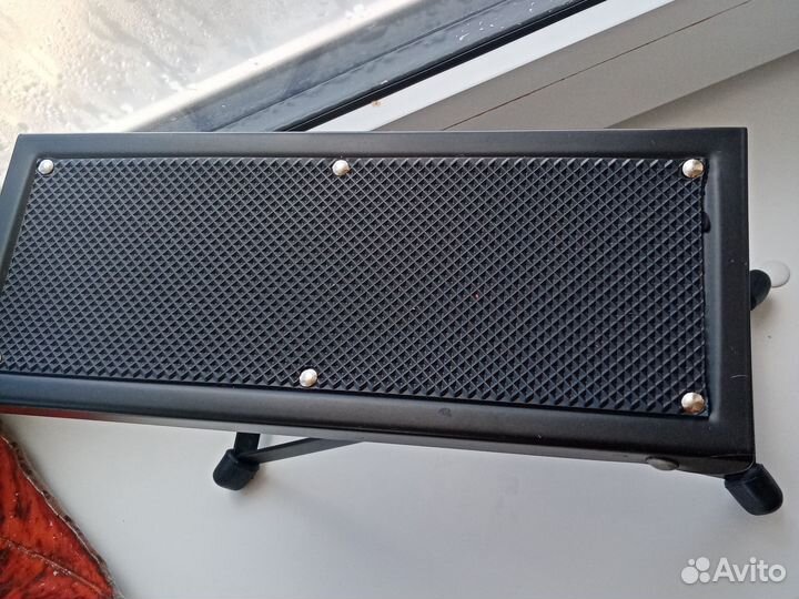 Подставка под ногу гитариста