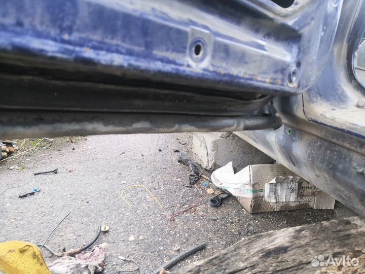 Дверь задняя левая бмв Е32 BMW e32