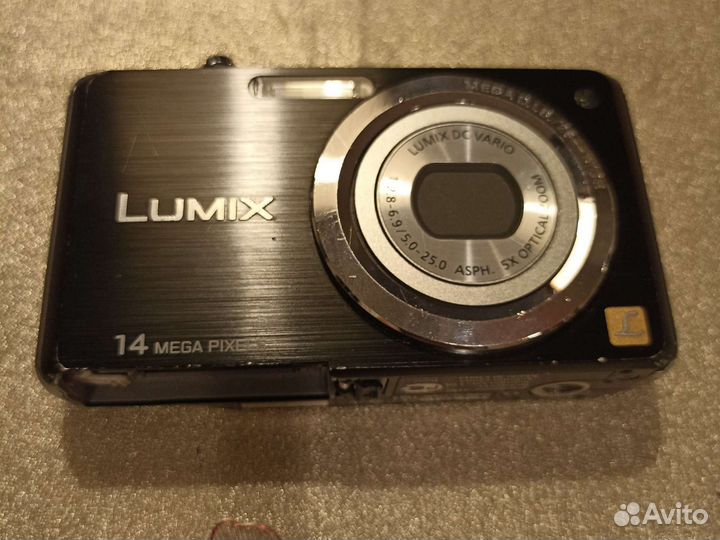 Компактный фотоаппарат lumix