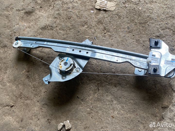 Стеклоподъемник передний правый Renault Duster