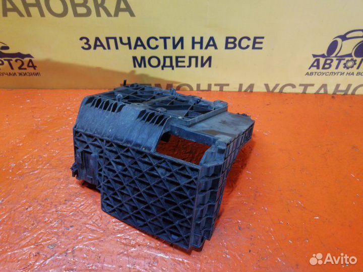 Крепление аккумулятора Renault Scenic 2003-2009