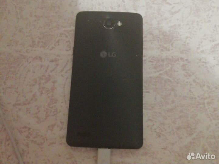 Телефон LG