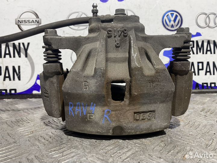 Передний правый суппорт Toyota RAV4 30
