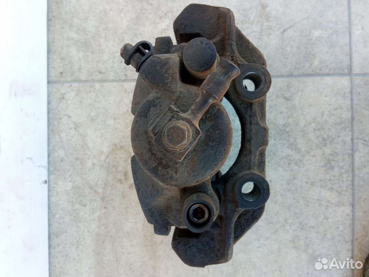 Суппорт тормозной передний правый Opel Vectra B