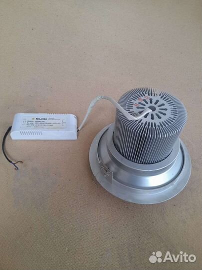 Светильник потолочный встраиваемый