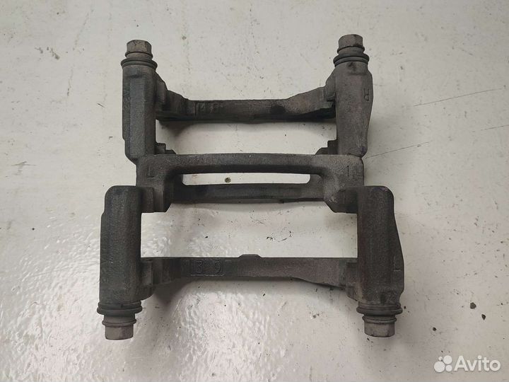 Скоба суппорта Toyota 4772152170