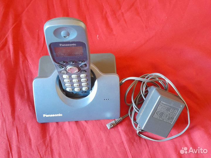 Кнопочный телефон Panasonic