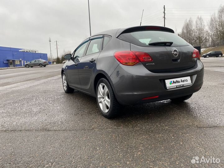 Opel Astra 1.6 AT, 2012, 135 300 км