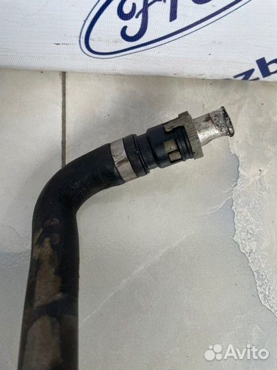 Патрубок системы охлаждения Ford Focus 3 CB8 1.6