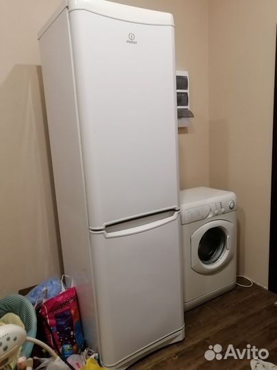 Холодильник Indesit 2м