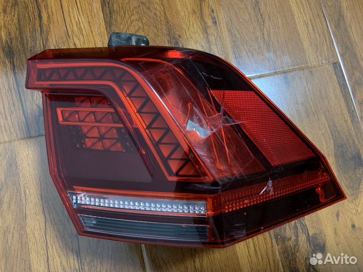 Фара (оригинал) правая задняя в крыло на VW Tiguan