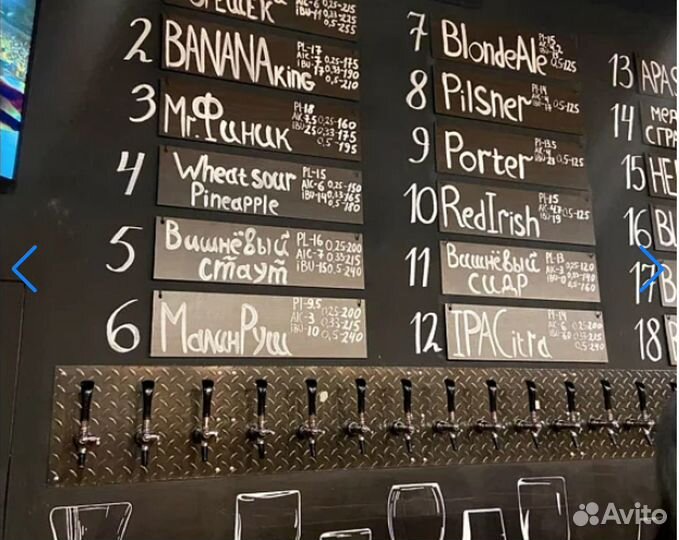 Бар при отеле со сценой