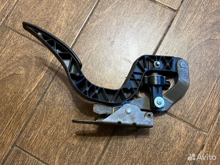 Педаль газа Chevrolet TrailBlazer GMT360