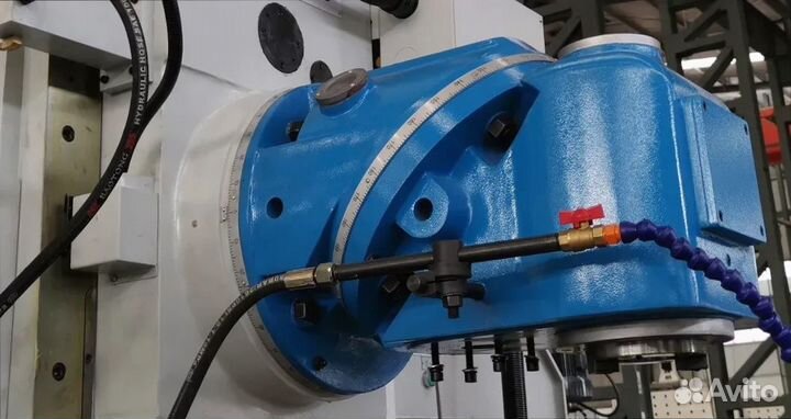 Широкоуниверсальный фрезерный станок Х715