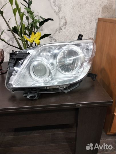 Фара левая Toyota Land Cruiser Prado 150