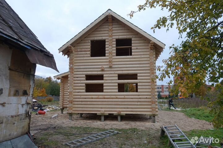 Сруб Дома 8.5х9.0м. полтора этажа с крышей
