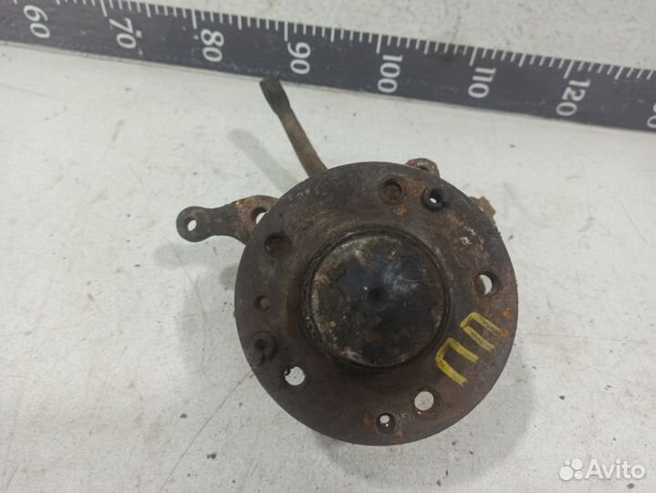 Кулак передний правый