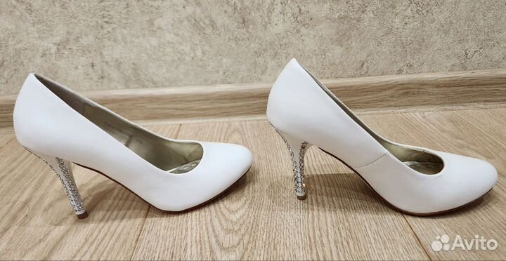 Туфли белые