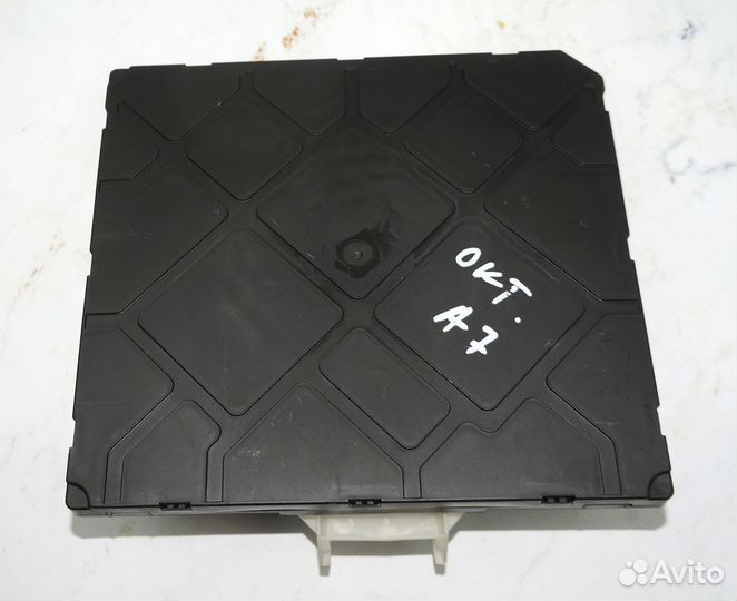 Блок комфорта эбу 5Q0937084AD Шкода Октавия А7