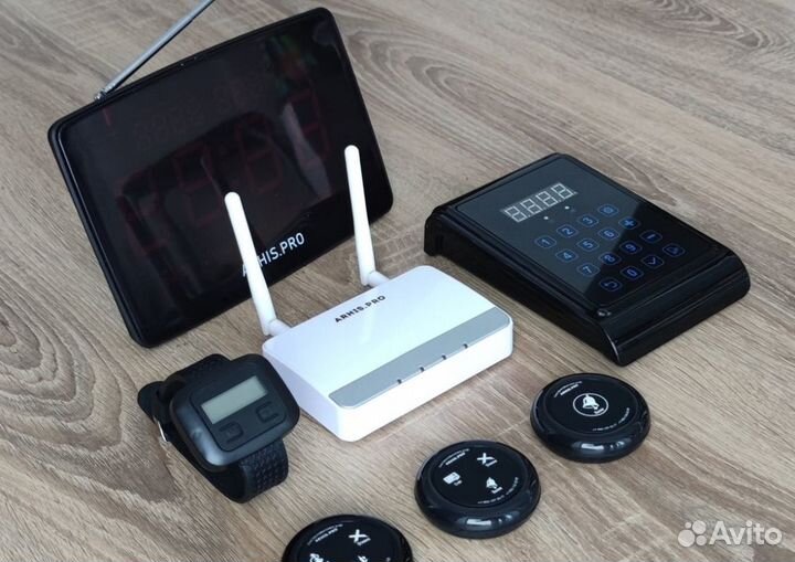 Кнопка вызова персонала и часы пейджер официанта