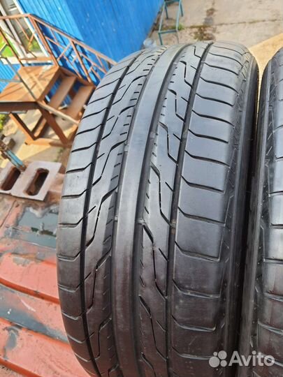Toyo DRB 215/55 R17 94V