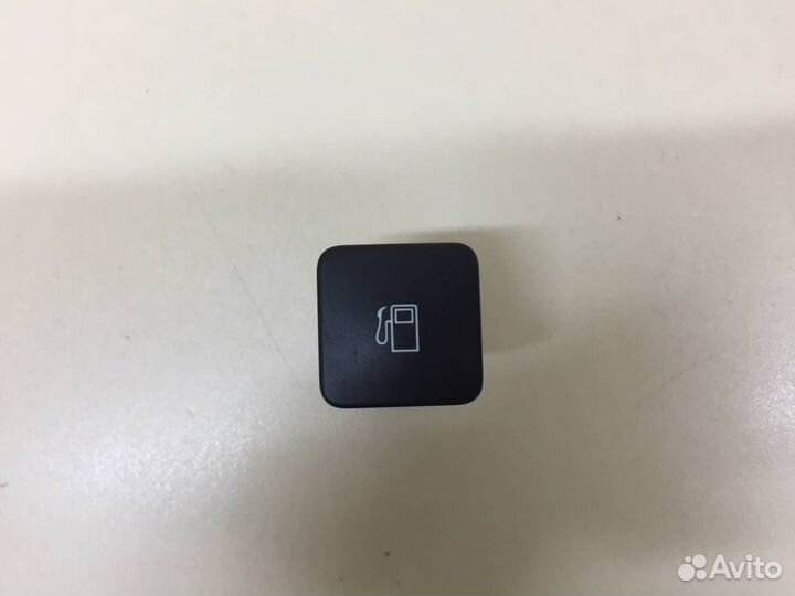 Кнопка открывания лючка бензобака Citroen C4 2011