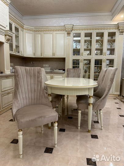 Стул / В наличии стулья