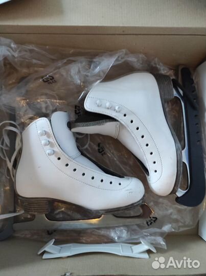 Фигурные коньки riedell